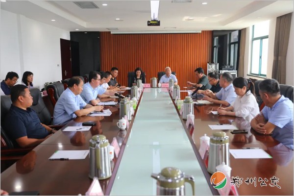 鄭州公交車(chē)廣告：政協(xié)鄭州市委教科文衛(wèi)體委員會(huì)專(zhuān)題調(diào)研組走進(jìn)鄭州公交